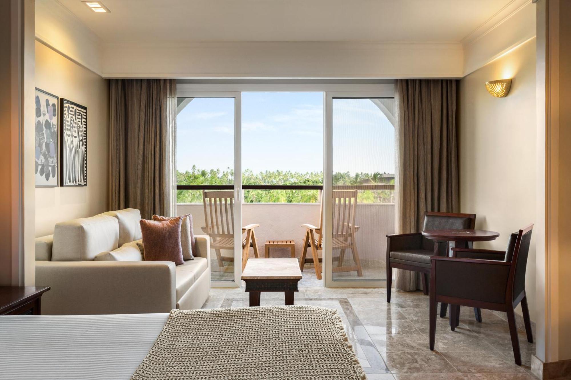Junior Suite Poolside